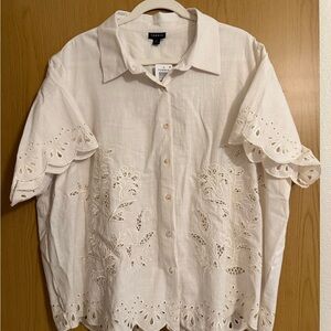 NWT Torrid Cream Eyelet Button Down Shirt